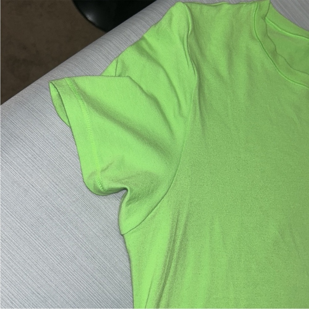 SKIMS Rare Short Sleeve Crop Tee in Neon Green - Picture 4 of 4